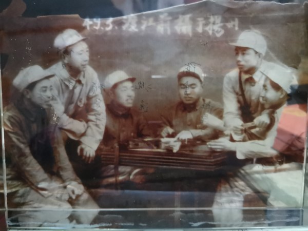 上海市新四军历史研究会会员上门慰问新四军老战士、百岁寿星顾定宇
