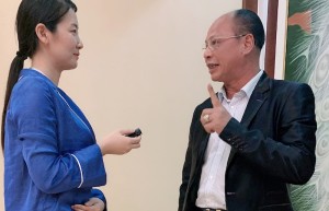 海外华文媒体海南采风行代表采访侨领钟保家博士