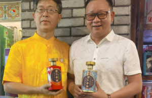 博士茶馆周,独立投资人创始人张铭博士携博士茶馆创始人侯琳博士,核心合伙人邹俊立先生,酱父金酒温玉瑞总裁一行莅临深圳茶博园,合作促进中国茶酒产业发展